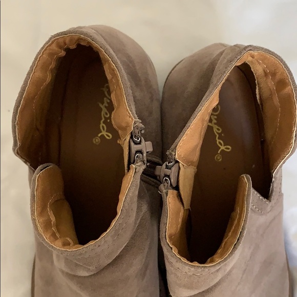 BROWN BOOTIES - Picture 2 of 2